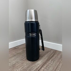 Thermos Stainless King Vacuum Insulated Beverage Bottle Matte Midnight Blue 2.0L